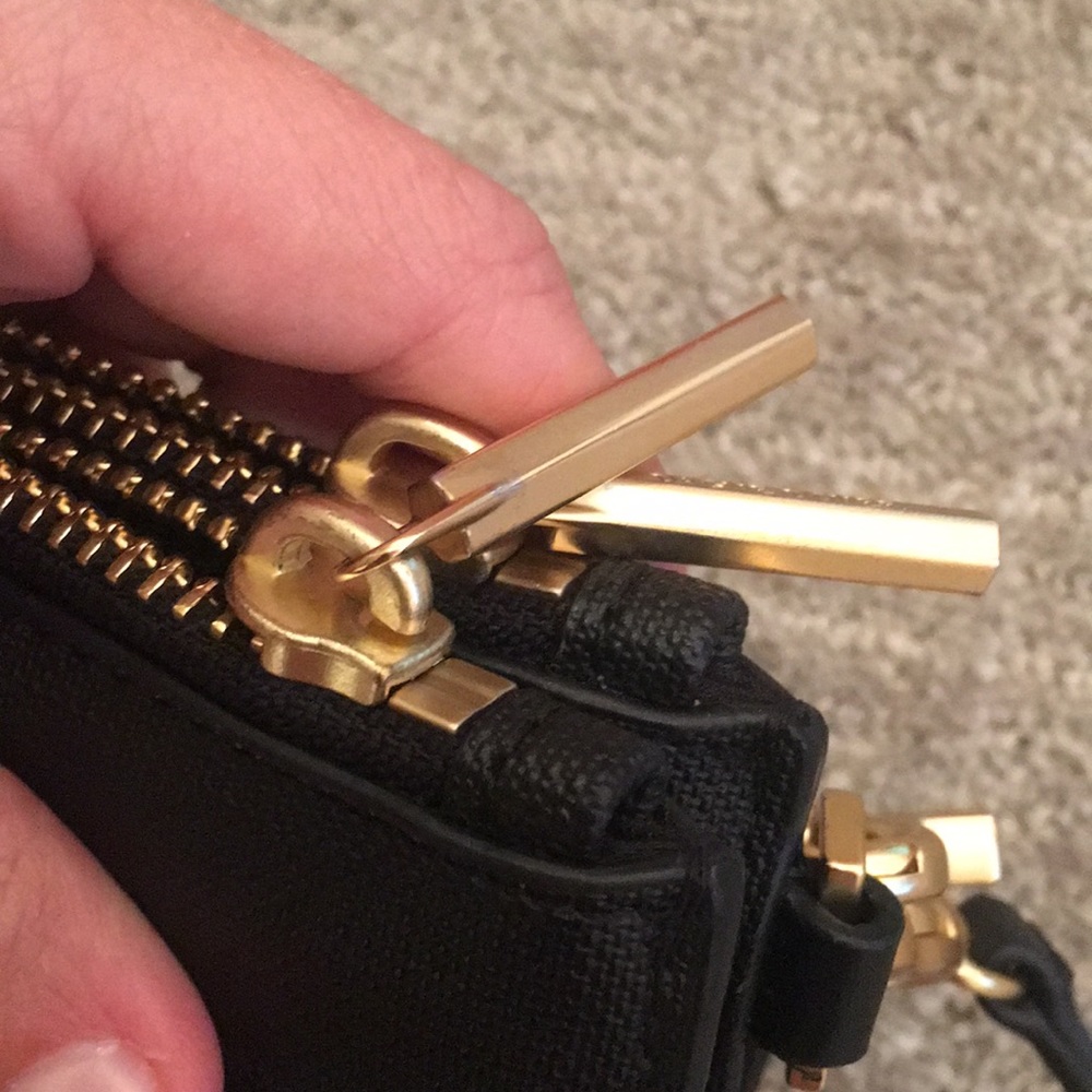 Essentials Clutch Wallet - Picture 6 of 7